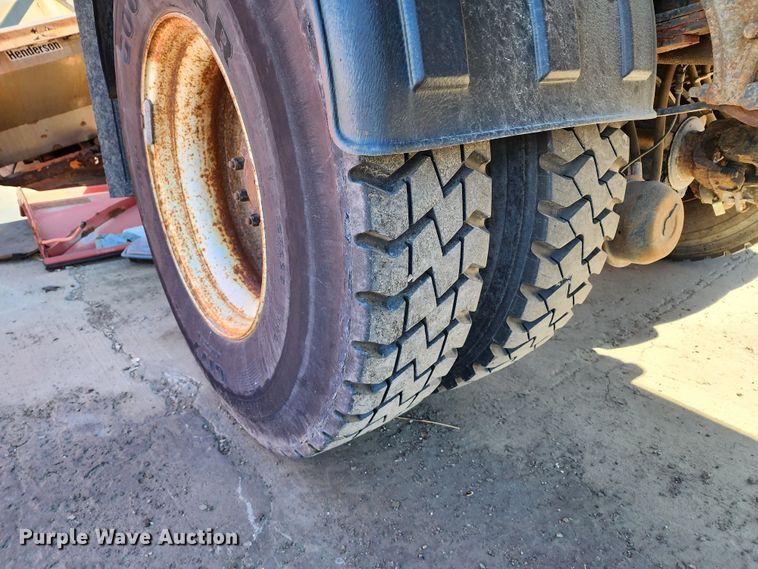 image for item DC6190 2007 International 7400  dump truck