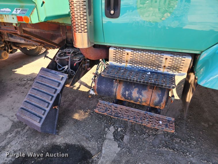 image for item DC6190 2007 International 7400  dump truck