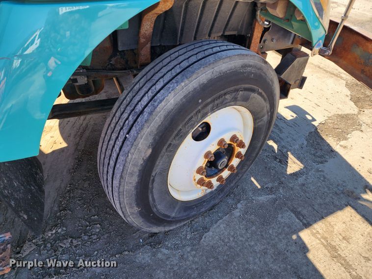 image for item DC6190 2007 International 7400  dump truck