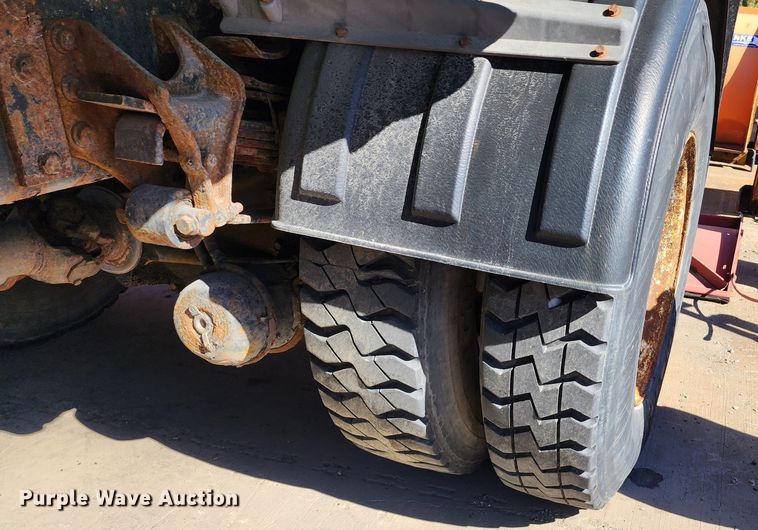 image for item DC6190 2007 International 7400  dump truck