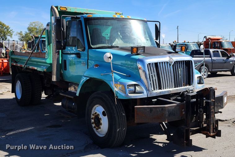 image for item DC6192 2007 International 7400  dump truck