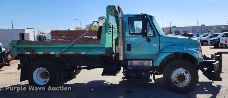image for item DC6192 2007 International 7400  dump truck