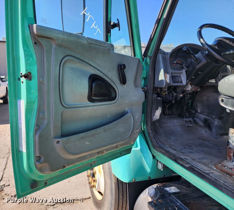 image for item DC6192 2007 International 7400  dump truck