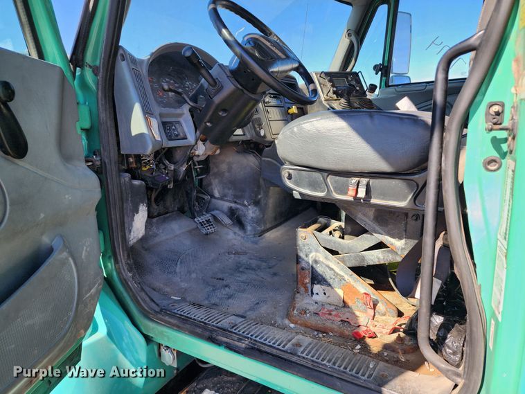 image for item DC6192 2007 International 7400  dump truck