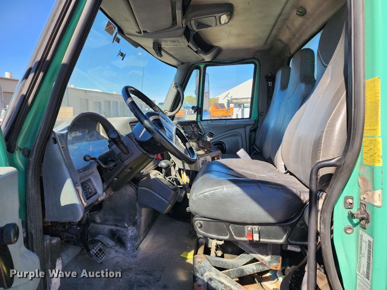 image for item DC6192 2007 International 7400  dump truck