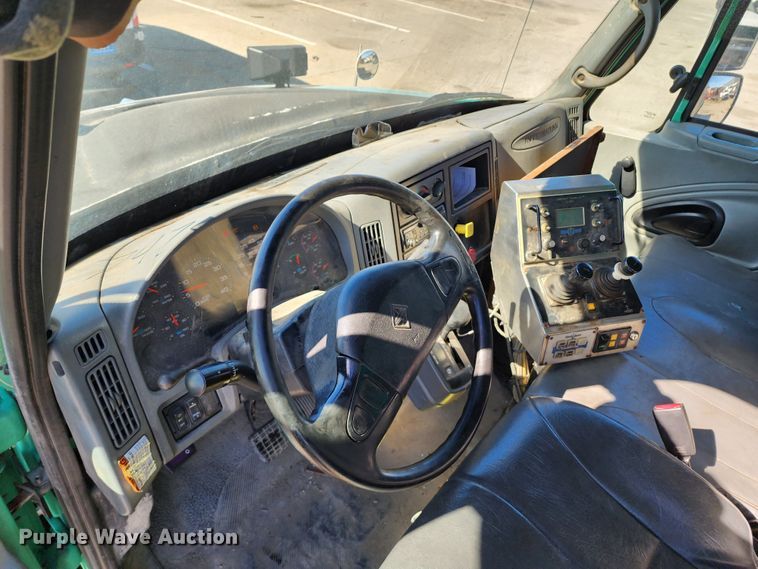 image for item DC6192 2007 International 7400  dump truck