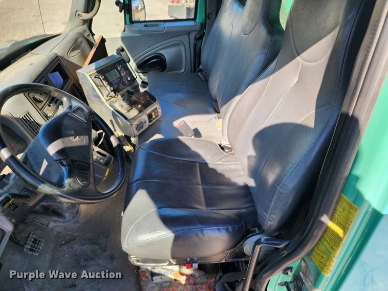 image for item DC6192 2007 International 7400  dump truck