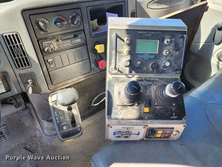 image for item DC6192 2007 International 7400  dump truck