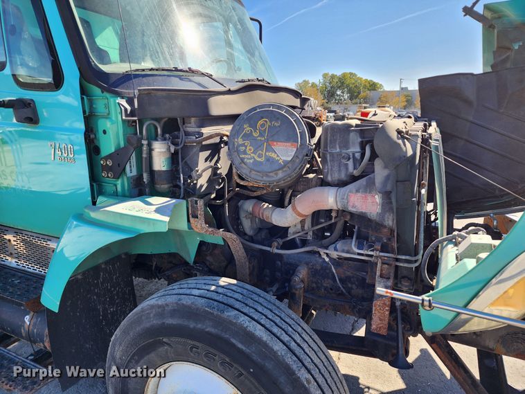 image for item DC6192 2007 International 7400  dump truck