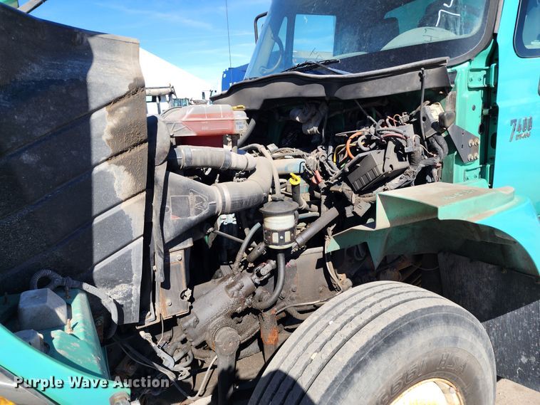 image for item DC6192 2007 International 7400  dump truck