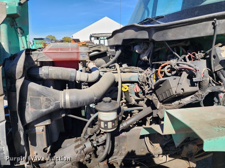 image for item DC6192 2007 International 7400  dump truck