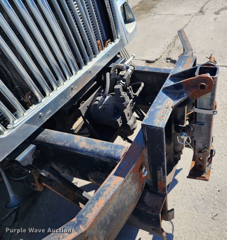 image for item DC6192 2007 International 7400  dump truck