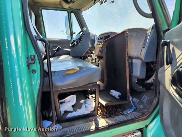 image for item DC6192 2007 International 7400  dump truck