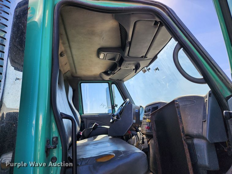 image for item DC6192 2007 International 7400  dump truck