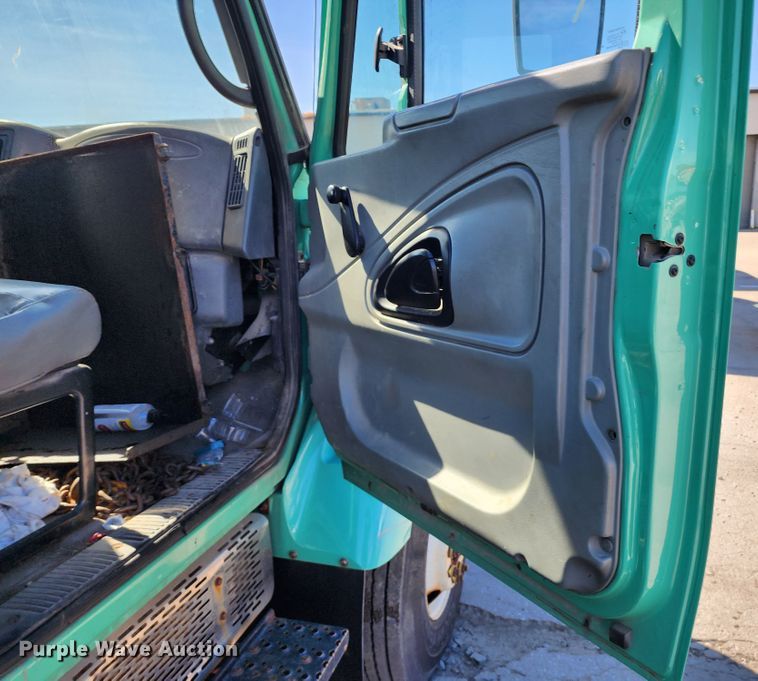 image for item DC6192 2007 International 7400  dump truck