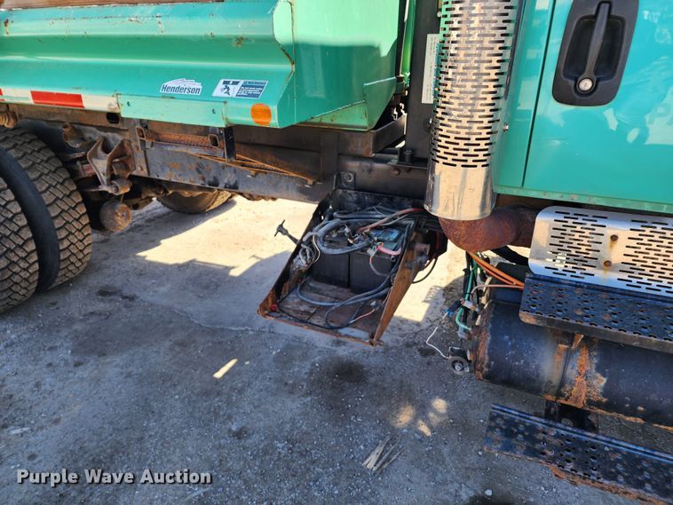 image for item DC6192 2007 International 7400  dump truck