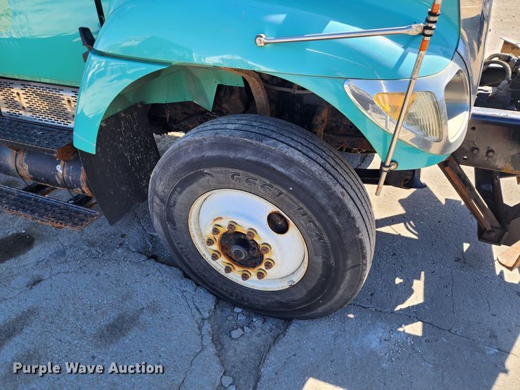 image for item DC6192 2007 International 7400  dump truck