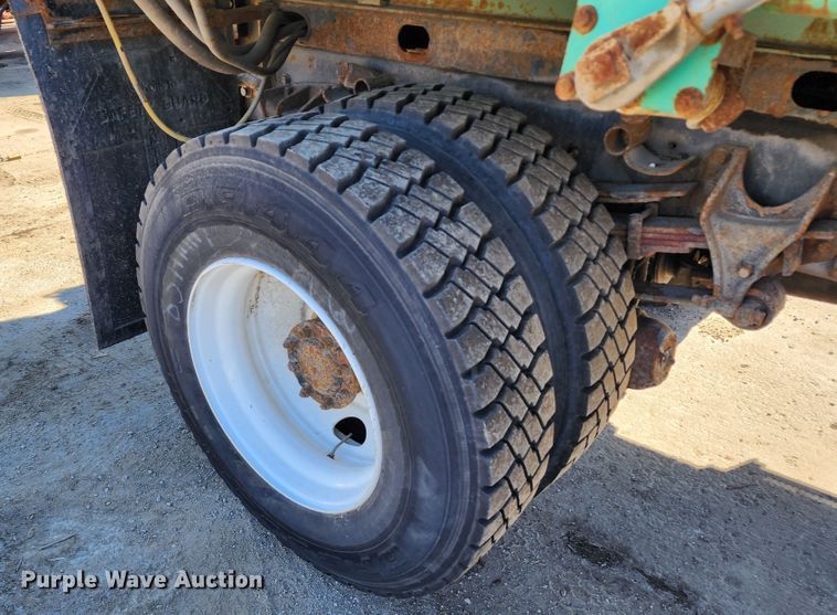 image for item DC6192 2007 International 7400  dump truck