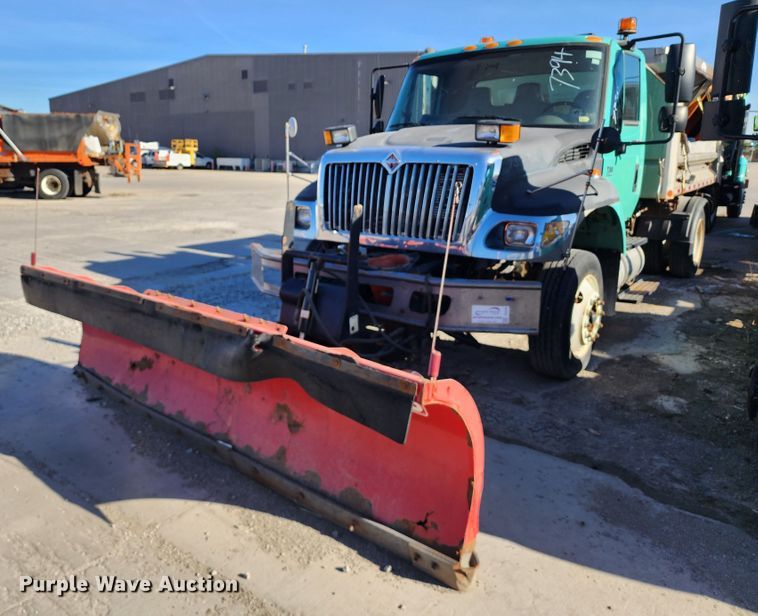 image for item DC6194 2007 International 7300  dump truck