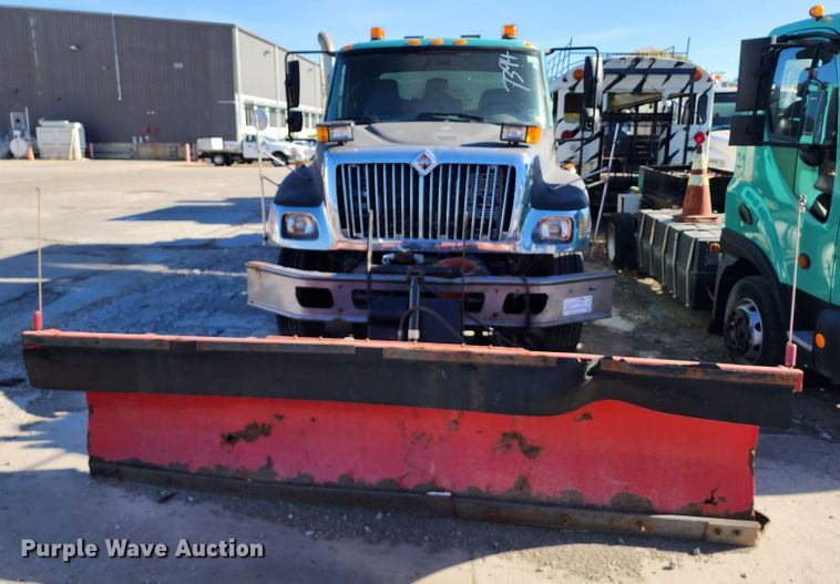 image for item DC6194 2007 International 7300  dump truck