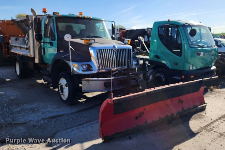 image for item DC6194 2007 International 7300  dump truck