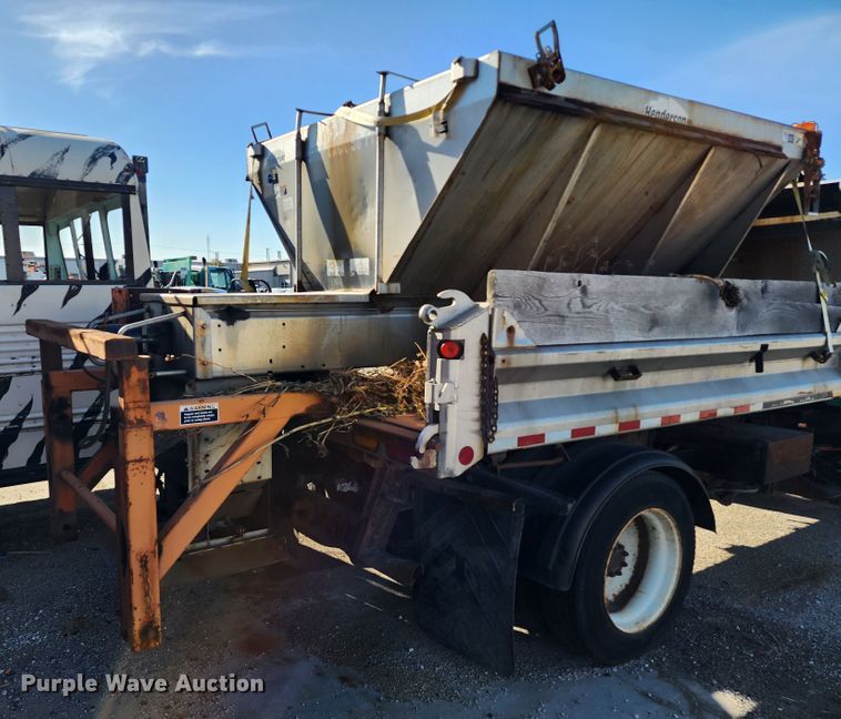 image for item DC6194 2007 International 7300  dump truck