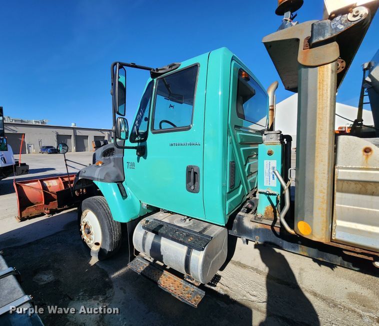 image for item DC6194 2007 International 7300  dump truck