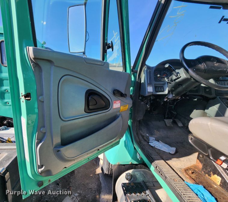 image for item DC6194 2007 International 7300  dump truck