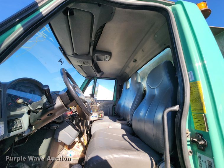 image for item DC6194 2007 International 7300  dump truck