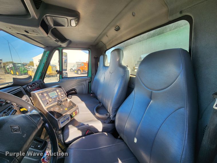 image for item DC6194 2007 International 7300  dump truck