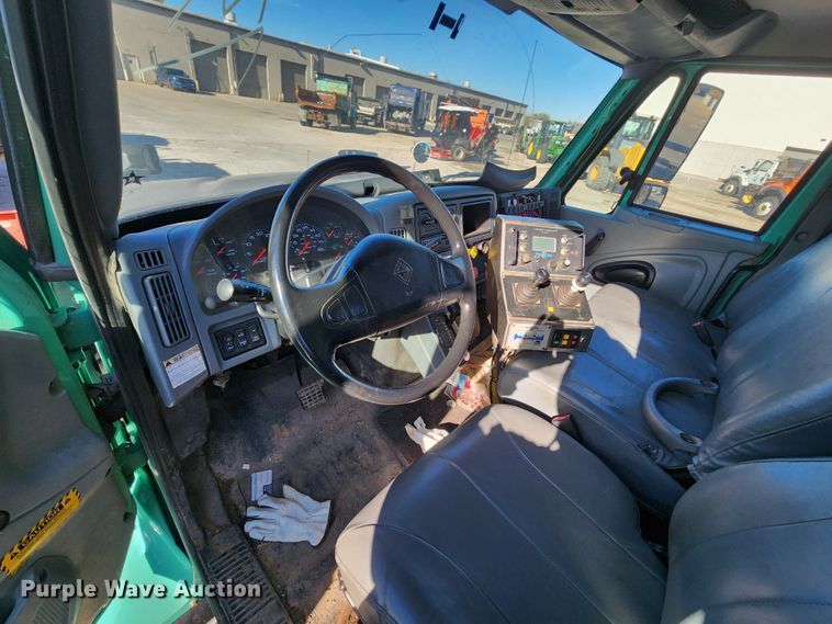 image for item DC6194 2007 International 7300  dump truck