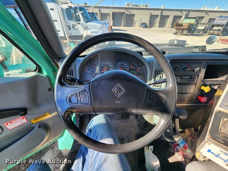 image for item DC6194 2007 International 7300  dump truck