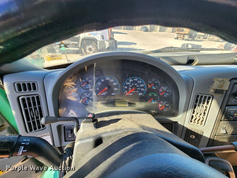 image for item DC6194 2007 International 7300  dump truck