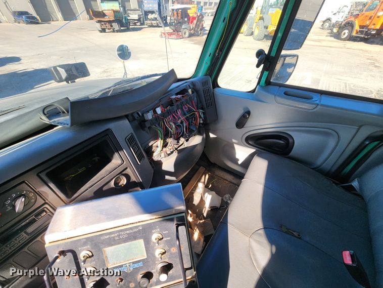 image for item DC6194 2007 International 7300  dump truck