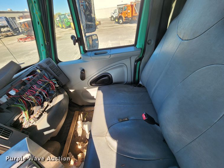 image for item DC6194 2007 International 7300  dump truck