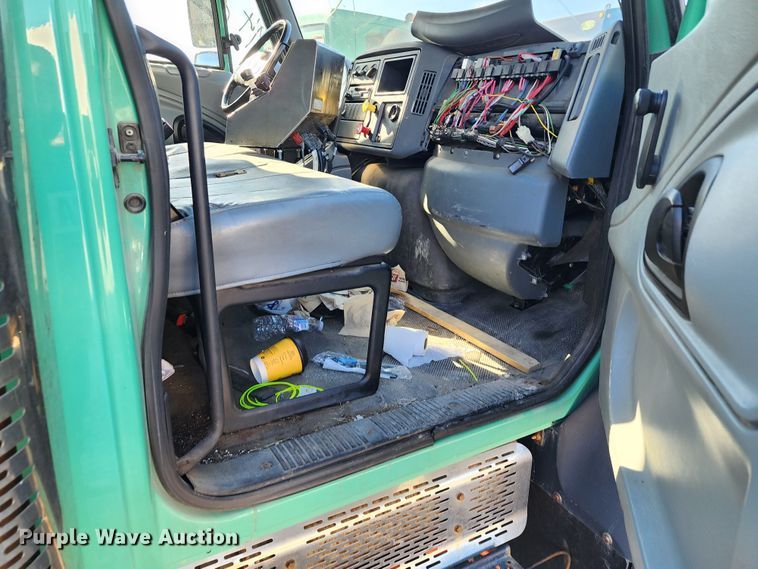 image for item DC6194 2007 International 7300  dump truck