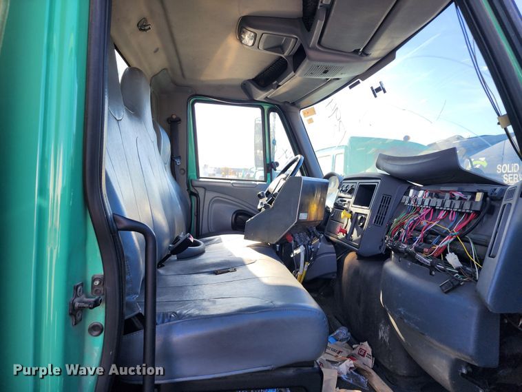 image for item DC6194 2007 International 7300  dump truck