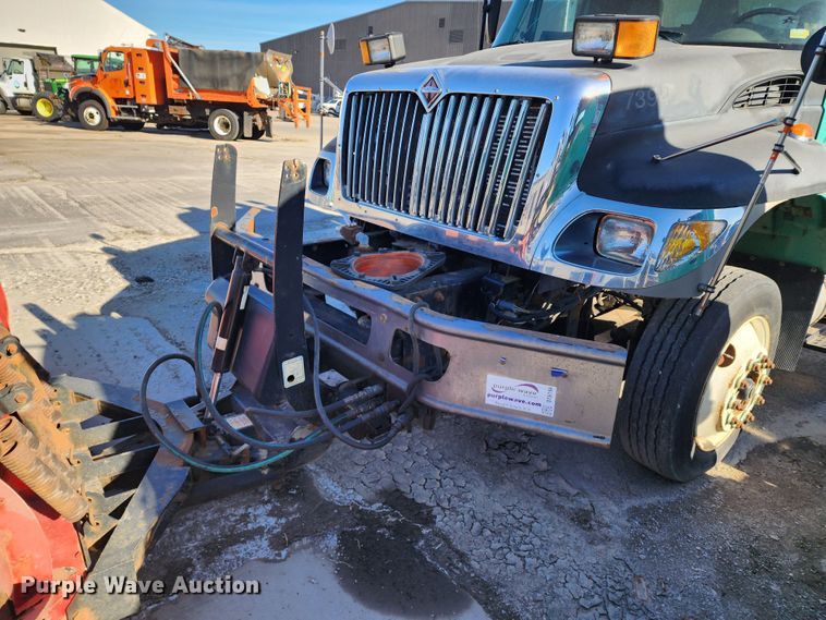 image for item DC6194 2007 International 7300  dump truck