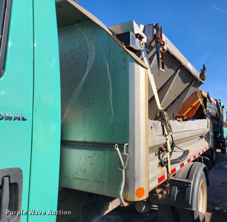 image for item DC6194 2007 International 7300  dump truck