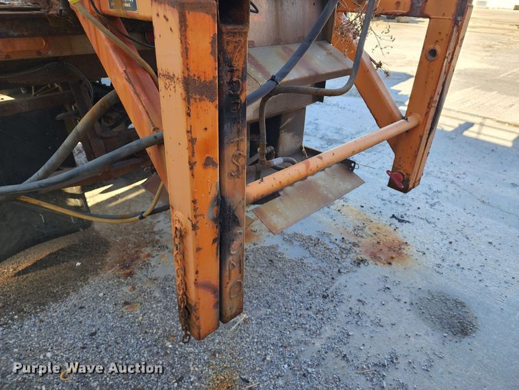 image for item DC6194 2007 International 7300  dump truck