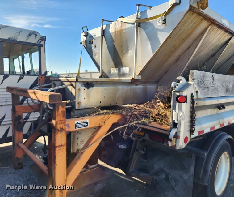 image for item DC6194 2007 International 7300  dump truck