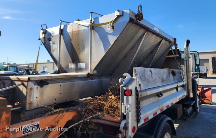 image for item DC6194 2007 International 7300  dump truck