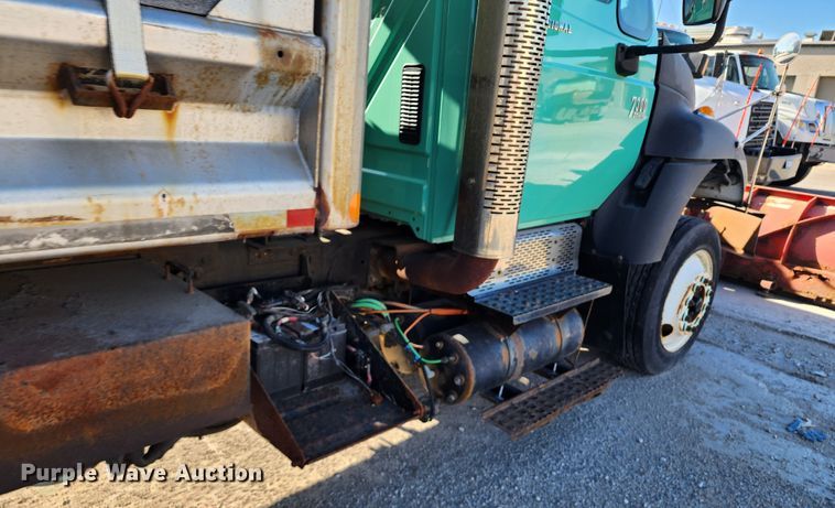 image for item DC6194 2007 International 7300  dump truck