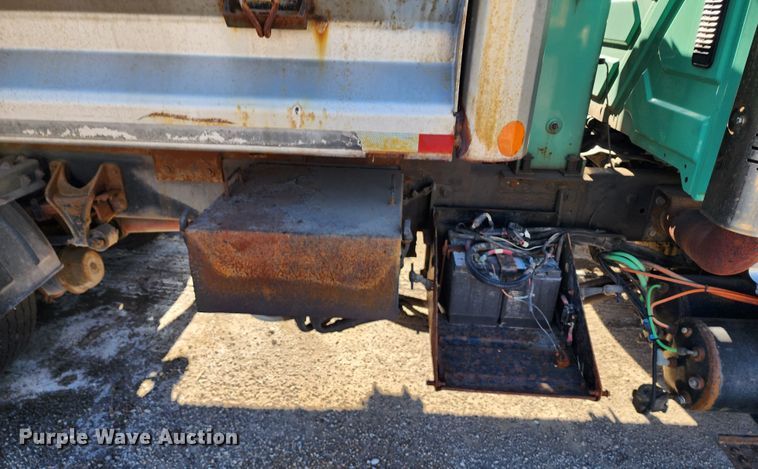 image for item DC6194 2007 International 7300  dump truck