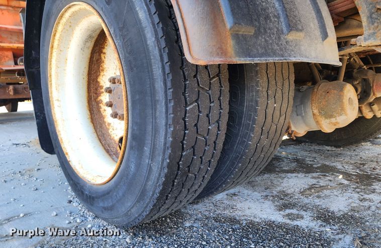 image for item DC6194 2007 International 7300  dump truck