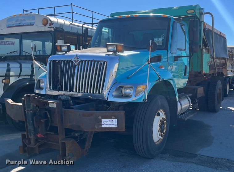 image for item DC6195 2007 International 7400  dump truck