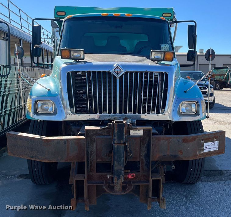 image for item DC6195 2007 International 7400  dump truck