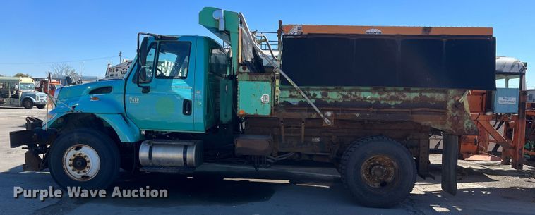 image for item DC6195 2007 International 7400  dump truck