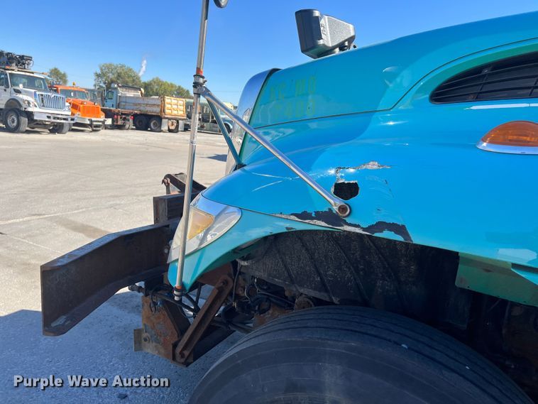 image for item DC6195 2007 International 7400  dump truck