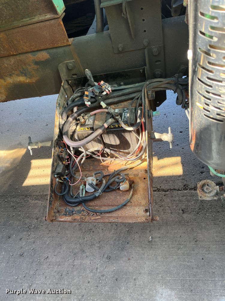 image for item DC6195 2007 International 7400  dump truck